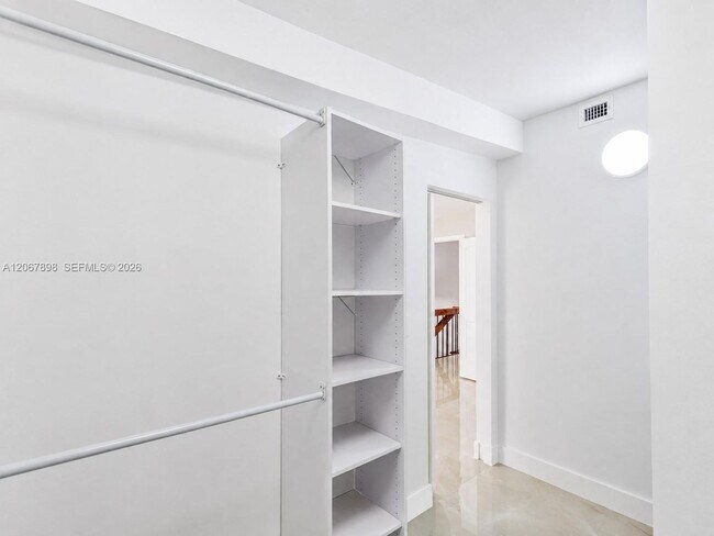 Building Photo - 14124 Kendale Lakes Cir