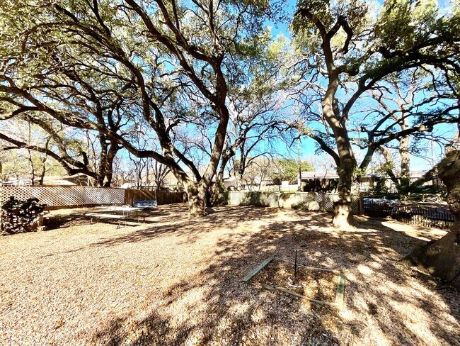 Building Photo - 5303 Shady Oak Cir