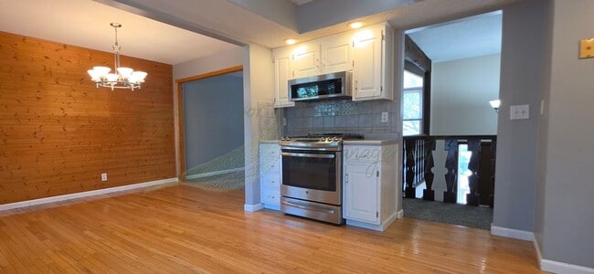 Building Photo - 13944 S Raintree Dr