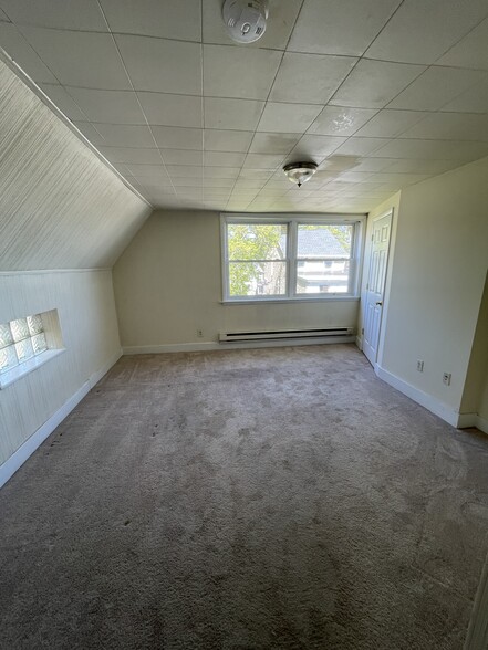 Large living room - 225 E 6th Ave