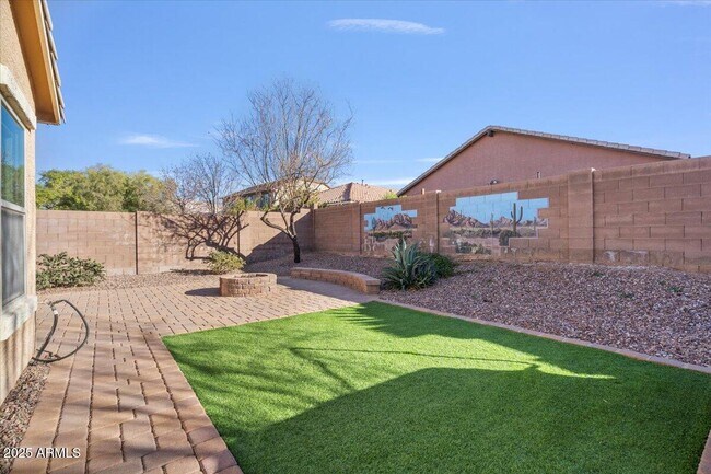 Building Photo - 2009 E Lindrick Dr