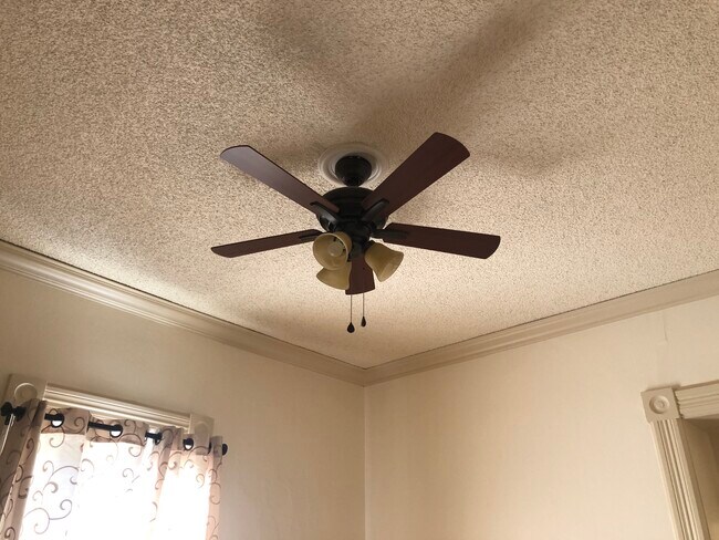 Building Photo - 214 N Canyon Rd