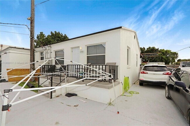 Building Photo - 3705 NW 35th Ave