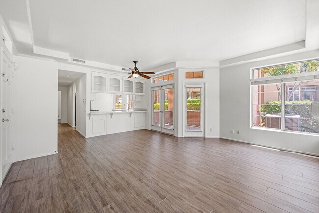 Building Photo - 3581 Cameo Dr