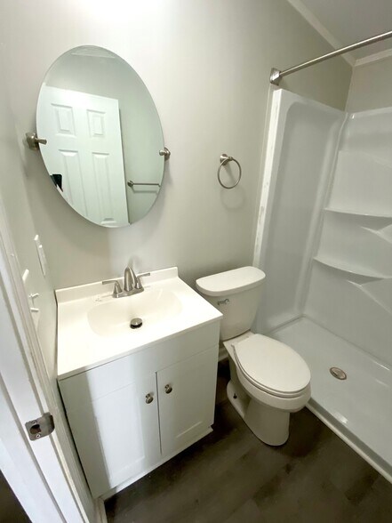 Building Photo - 102 Persimmon Dr