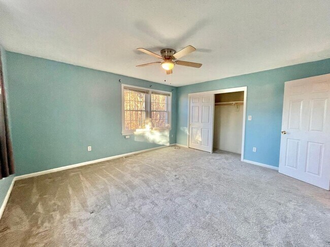 Building Photo - 83 Derryfield Ct