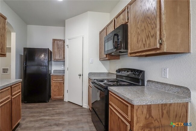 Building Photo - 909 Lasso Dr