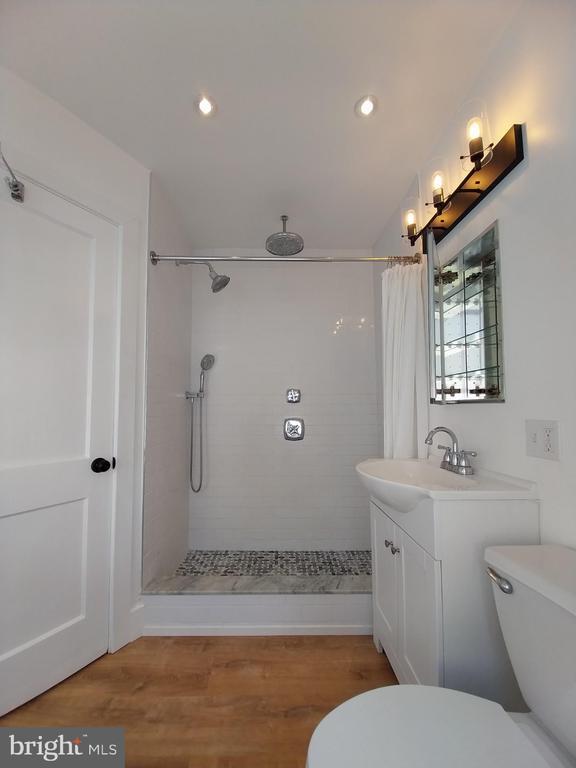 Building Photo - 525 New St