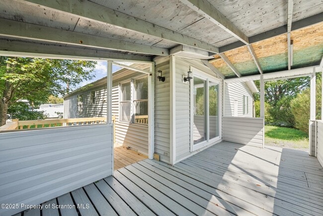Building Photo - 720 Edgebrook Dr
