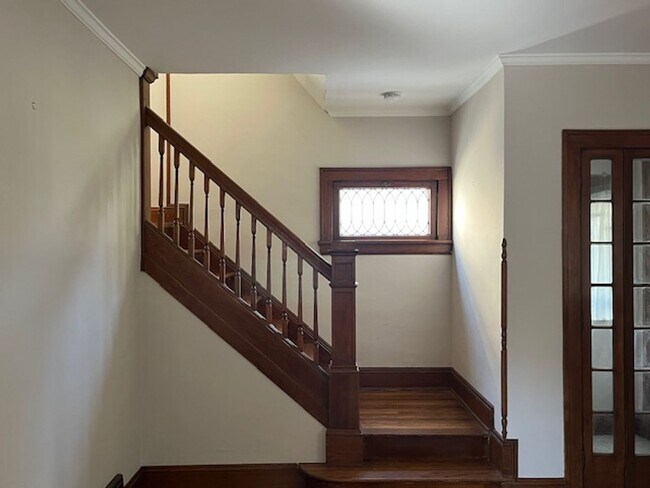 Building Photo - Charming 3-Bedroom Home in the Heart of Cl...