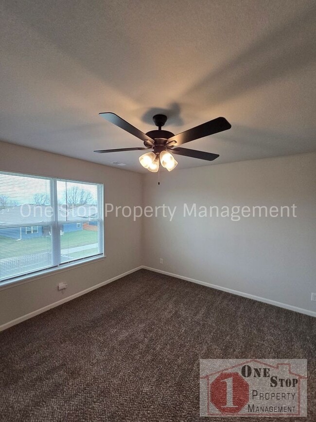 Building Photo - Beautiful 4 Bedroom 4 Bathroom in Belton!