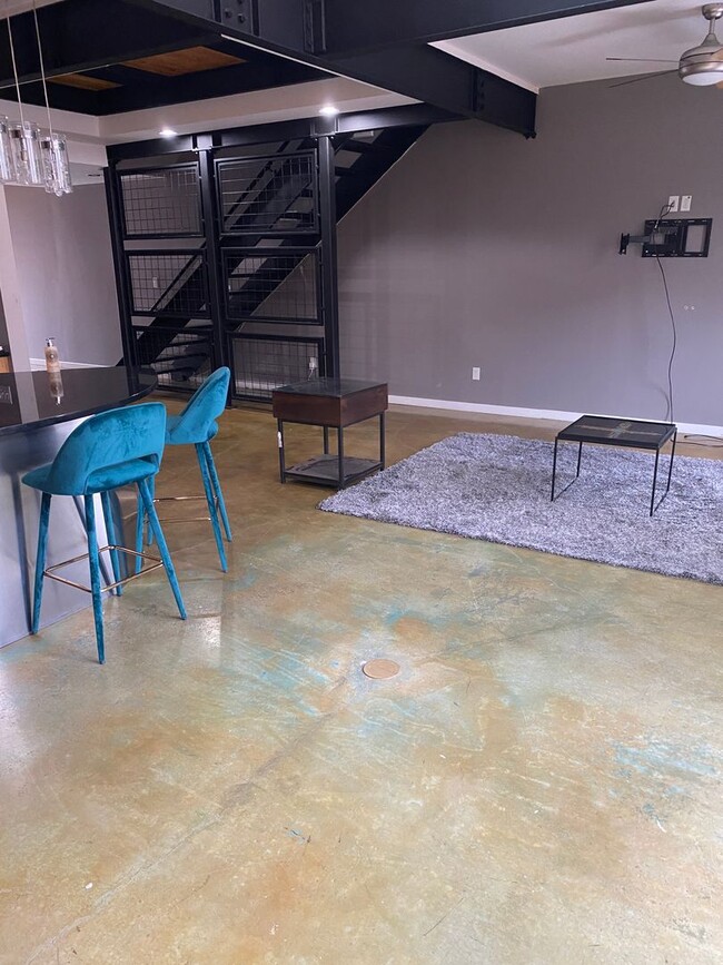 Building Photo - Contemporary 2 Bedroom, 2.5 Bath townhouse...