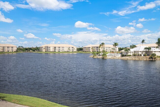 Building Photo - Beautiful Condo with Lake View