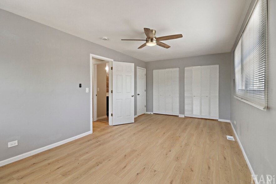 Building Photo - 2208 Kensington Dr