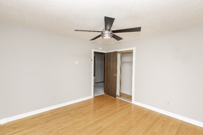 Building Photo - 344 6th Ave S