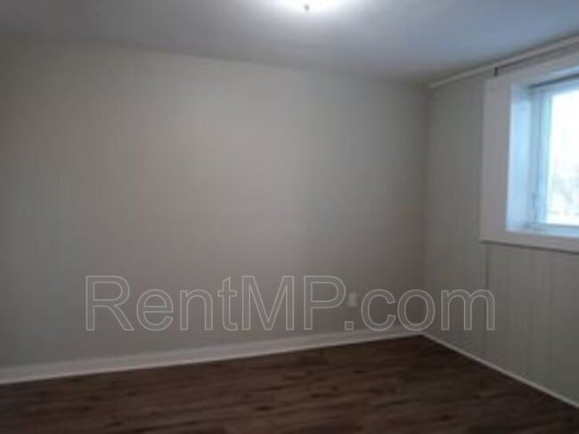 Building Photo - 1021 E Broadway St