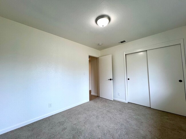 Building Photo - 3 Bed 2 Bath 3 Car Garage in Granite Bay with an Optional Fenced Pasture