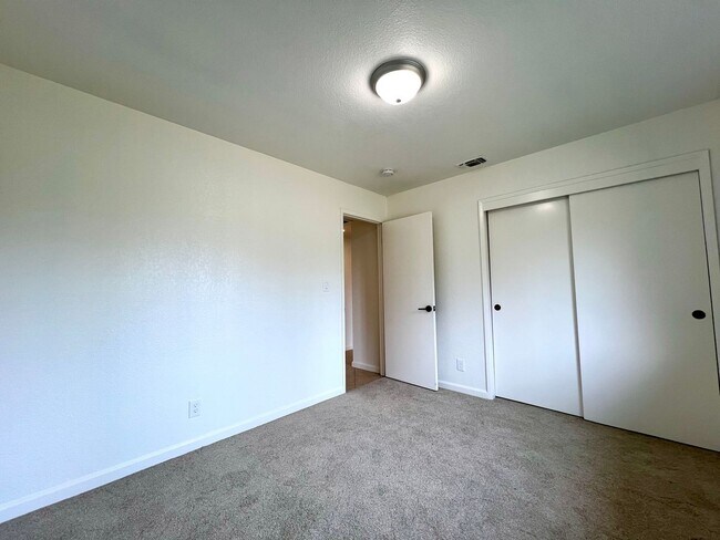 Building Photo - Classic Granite Bay Ranch Style 3/2/3 w Pasture