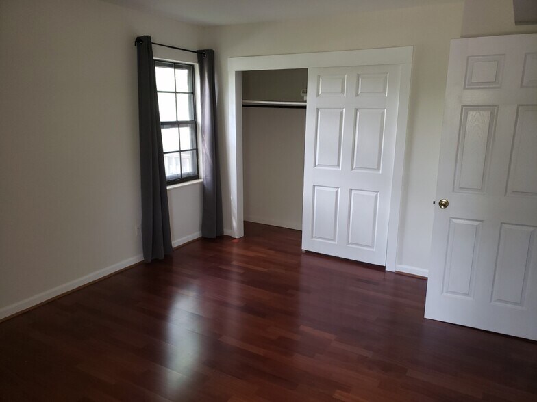 Building Photo - 461 S Clay Ave