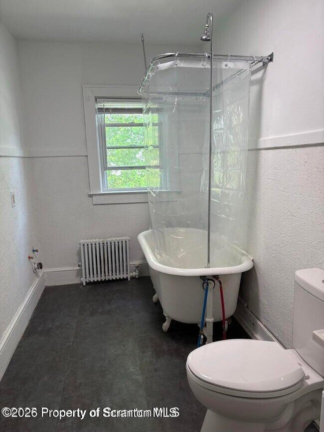 Building Photo - 1017 Main St