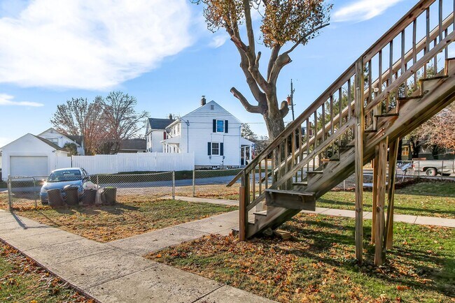 Building Photo - 366 High St