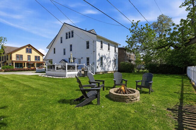 Building Photo - 5013 New St