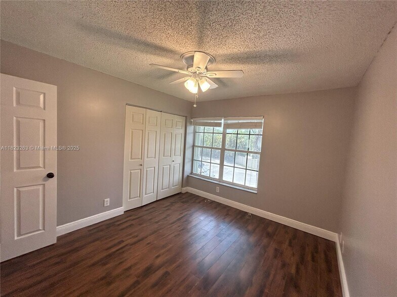 Building Photo - 5708 S Plum Bay Pky