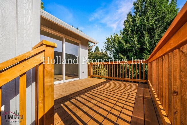 Building Photo - 9059 SW Sagert St