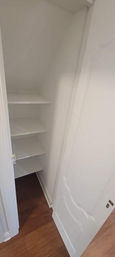 Building Photo - 6119 N Wolcott Ave