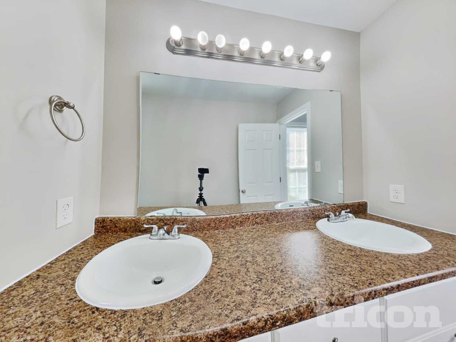 Building Photo - 500 Sunray Dr