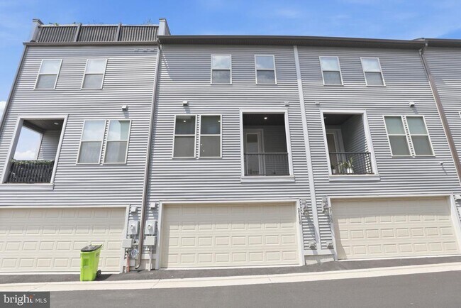 Building Photo - 2118 Acadia Rd