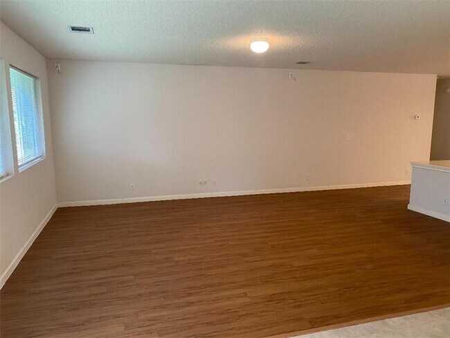 Building Photo - 4000 Barlow Dr