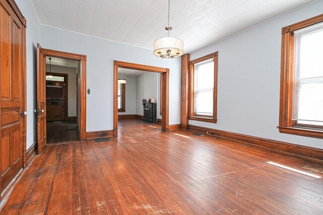 Building Photo - 735 Considine Ave