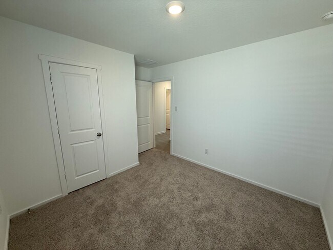 Building Photo - Brand NEW 4-bedroom, 2-bathroom home for l...