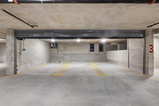 Building Photo - 700 NE 24th St