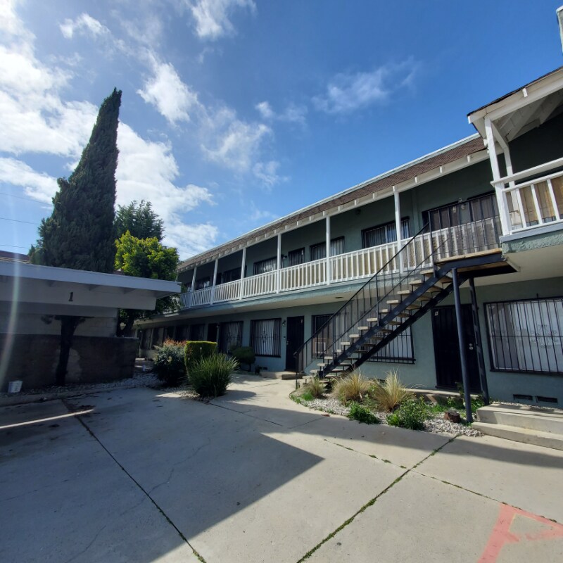 Building Photo - 4847 W Slauson Ave