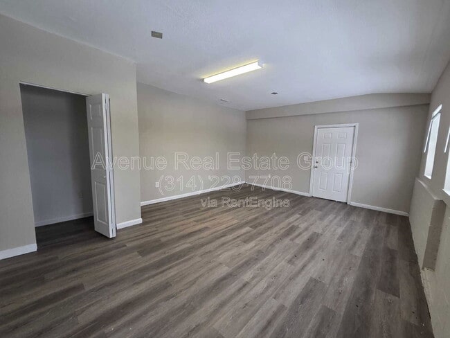 Building Photo - 1131 N Florissant Rd