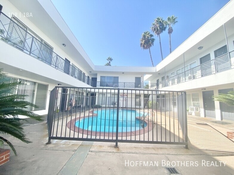 Building Photo - 6151 Fountain Ave