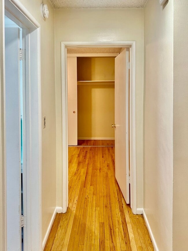 Building Photo - 1338 N Columbus Ave