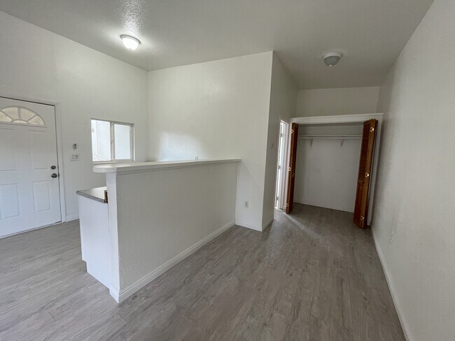 Building Photo - 224 B St