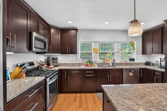 Building Photo - 4725 Springbrook Dr