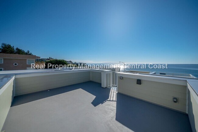 Building Photo - AVAILABLE JULY - Executive Townhome in Avi...