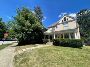 Building Photo - Condos At Highland Park