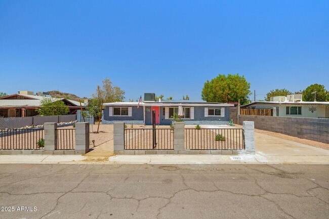 Building Photo - 1120 E Mission Ln