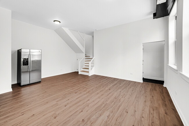 Building Photo - 1225 N Milwaukee Ave