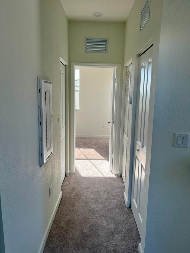 Building Photo - 2776 SE 26th Ave