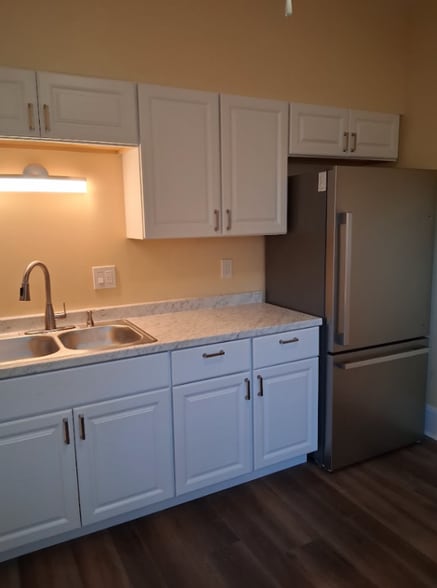 Building Photo - 418 S Hancock Ave