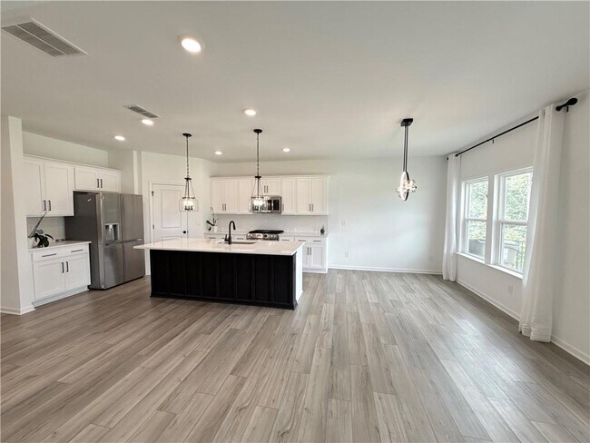 Building Photo - 207 Foxhill Dr