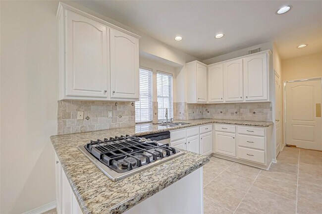 Building Photo - 910 Chinni Ct