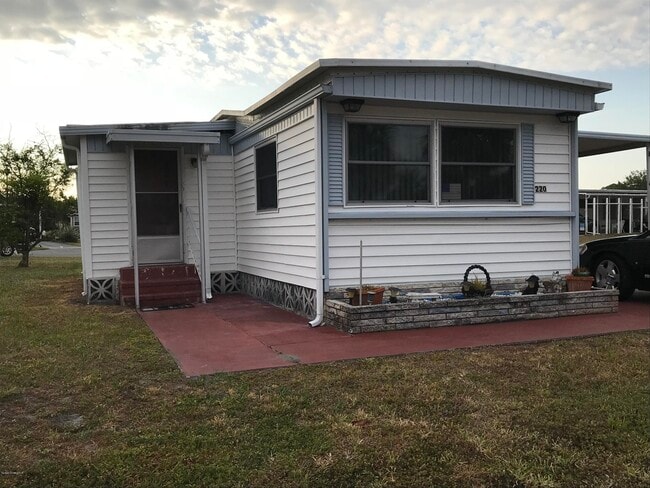 Primary Photo - 215 Holiday Park Blvd NE